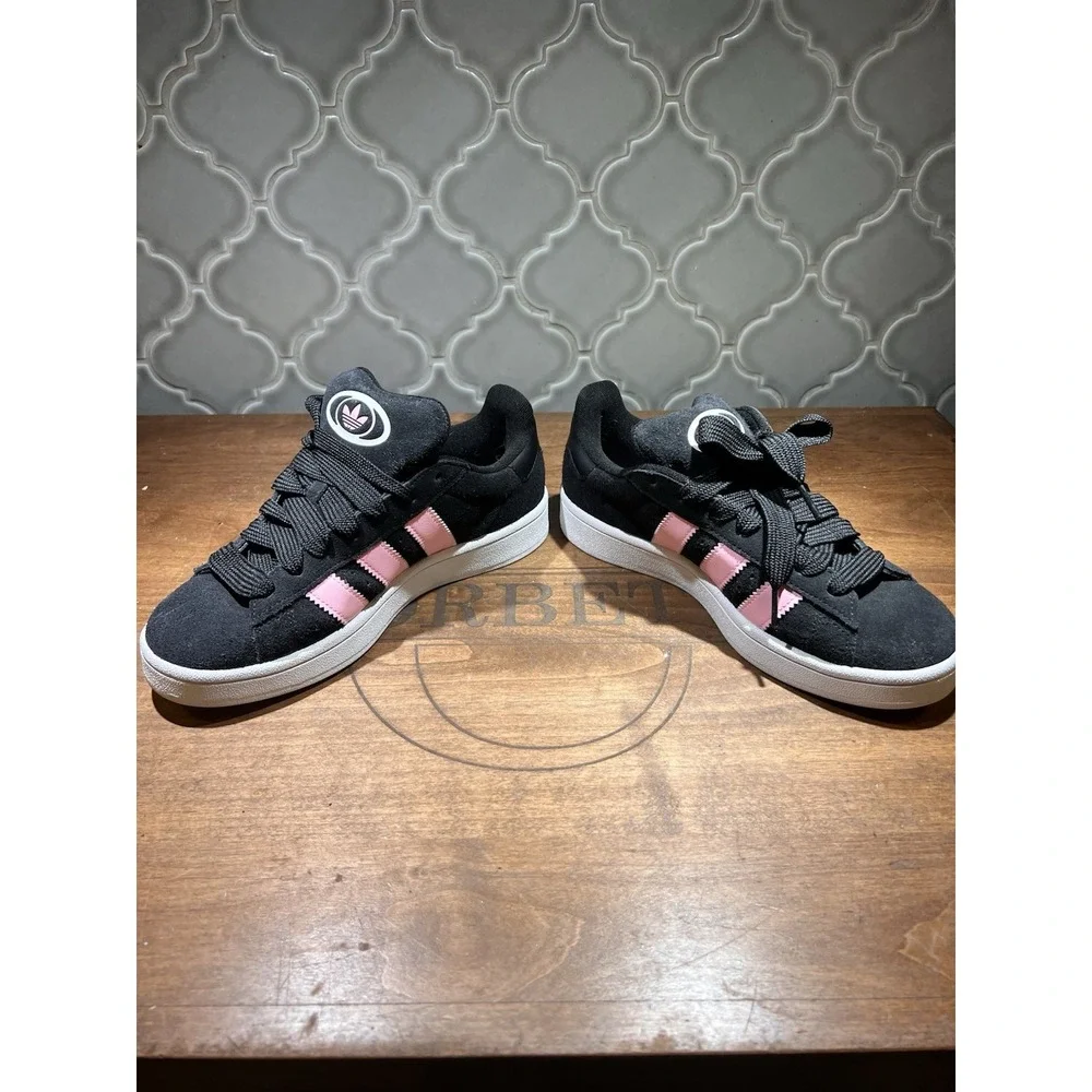 Adidas Women's Size Us 9 Skateboard Type Shoes Black With Pink Stripes
